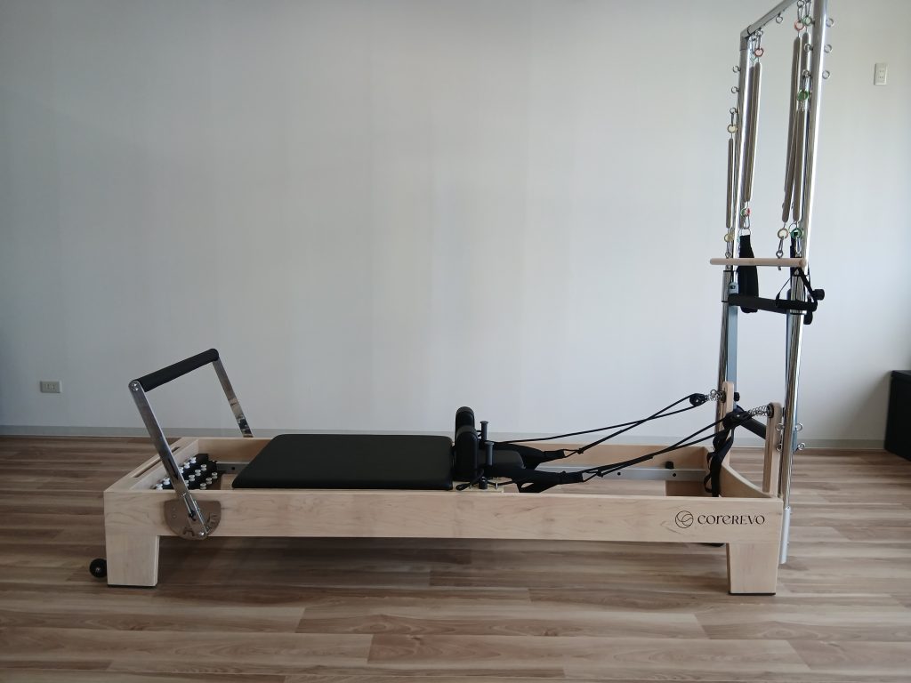 AXIS PILATES & Conditioningで使用しているハーフタワー/リフォーマー系マシン